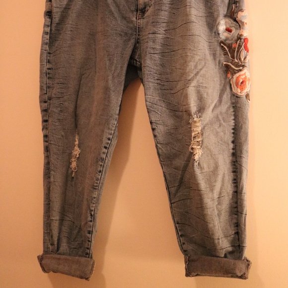 π΄3 for $20π΄ Floral Embroidered Jeans - Picture 3 of 16